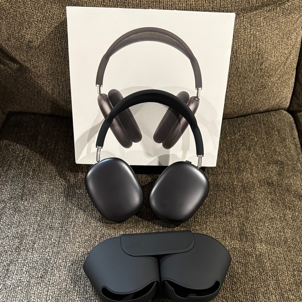 Apple AirPods Max Space Gray